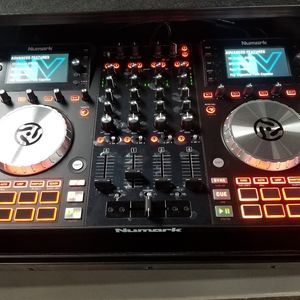 Numark NV  mixer with case